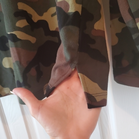 Anthropologie Sanctuary Camouflage Crewneck Chest Pocket Shirt Top - Picture 5 of 8